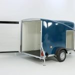 Debon Kofferanhänger Cargo 1300 Vollpoly 150x290cm H:160cm|Tür|blau